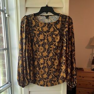 4/$25 SALE ANN TAYLOR XS Black and Gold Floral Boho Patterned Long Sleeve Blouse